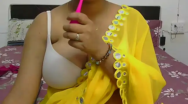 Snapshot of chavi_12 chatting on 1, 3, 2025 chavi 12 online show from 1, 3, 2025