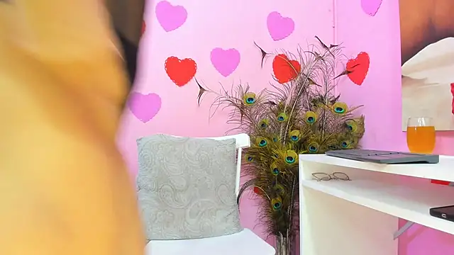 Snapshot of miss--flora chatting on 8, 3, 2025 miss--flora online show from 8, 3, 2025