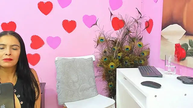 Snapshot of miss--flora chatting on 8, 3, 2025 miss--flora online show from 8, 3, 2025