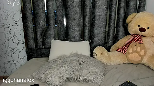 johanafox  online show from 17, 1, 2025