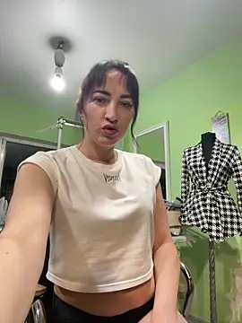 Snapshot of AnneHaddaway chatting on 14, 4, 2026 AnneHaddaway online show from 14, 4, 2026