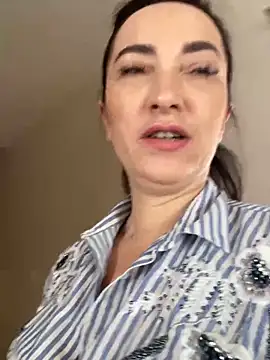 Snapshot of AnneHaddaway chatting on 15, 4, 2026 AnneHaddaway online show from 15, 4, 2026