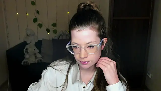 Alicia redfollow online show from 14, 1, 2025