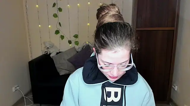 Alicia redfollow online show from 27, 1, 2025