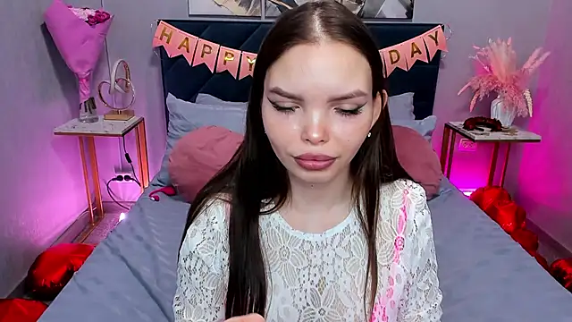 Curvy Dynamite  online show from 4, 3, 2026