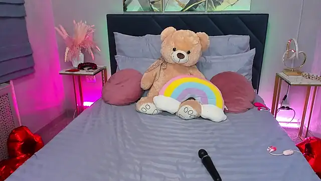 Curvy Dynamite  online show from 13, 3, 2026