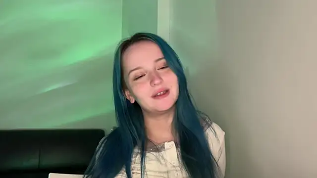 Snapshot of bumble_bee chatting on 26, 12, 2024 bumble bee online show from 26, 12, 2024