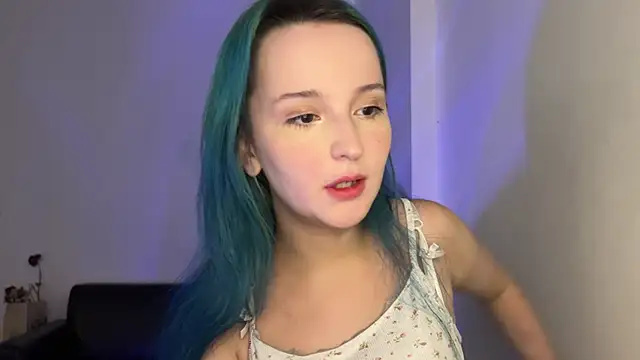 Snapshot of bumble_bee chatting on 2, 1, 2025 bumble bee online show from 2, 1, 2025