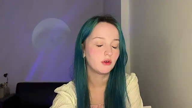 Snapshot of bumble_bee chatting on 3, 1, 2025 bumble bee online show from 3, 1, 2025