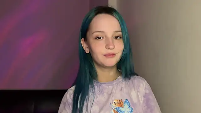 Snapshot of bumble_bee chatting on 4, 1, 2025 bumble bee online show from 4, 1, 2025