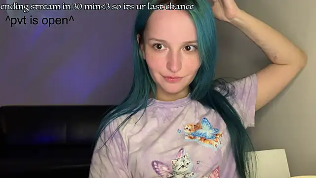 Snapshot of bumble_bee chatting on 4, 1, 2025 bumble bee online show from 4, 1, 2025