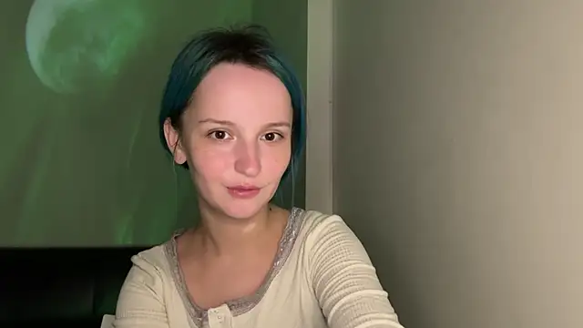 Snapshot of bumble_bee chatting on 5, 1, 2025 bumble bee online show from 5, 1, 2025
