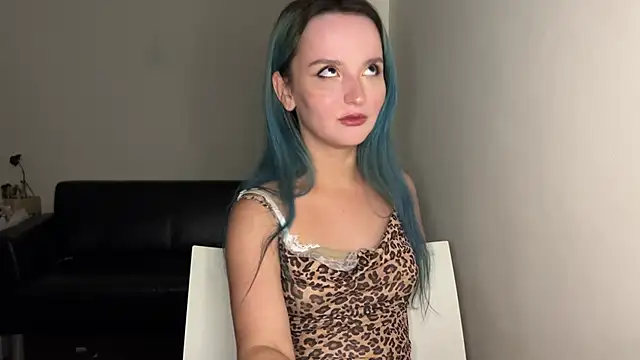 Snapshot of bumble_bee chatting on 4, 3, 2025 bumble bee online show from 4, 3, 2025