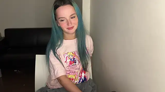 Snapshot of bumble_bee chatting on 10, 3, 2025 bumble bee online show from 10, 3, 2025