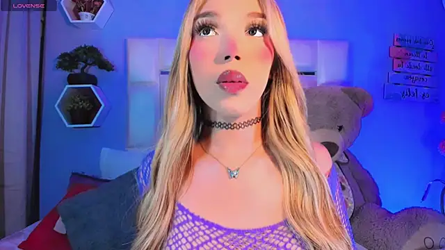 Snapshot of Aileen_18 chatting on 3, 10, 2025 Aileen 18 online show from 3, 10, 2025