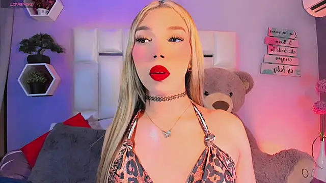 Snapshot of Aileen_18 chatting on 10, 10, 2025 Aileen 18 online show from 10, 10, 2025