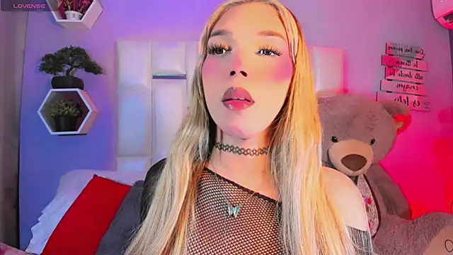 Snapshot of Aileen_18 chatting on 11, 10, 2025 Aileen 18 online show from 11, 10, 2025