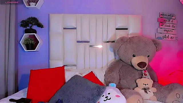 Snapshot of Aileen_18 chatting on 2, 11, 2025 Aileen 18 online show from 2, 11, 2025