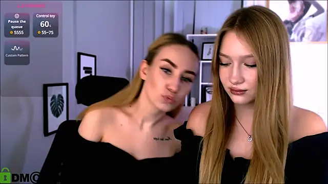 Snapshot of playful_sophie chatting on 4, 2, 2025 playful sophie online show from 4, 2, 2025