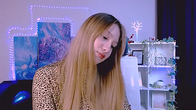 Snapshot of playful_sophie chatting on 21, 2, 2025 playful sophie online show from 21, 2, 2025