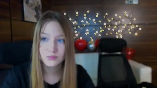 Snapshot of playful_sophie chatting on 3, 3, 2025 playful sophie online show from 3, 3, 2025