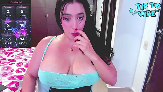 Snapshot of hugetits90xxx chatting on 15, 10, 2025 hugetits90xxx online show from 15, 10, 2025