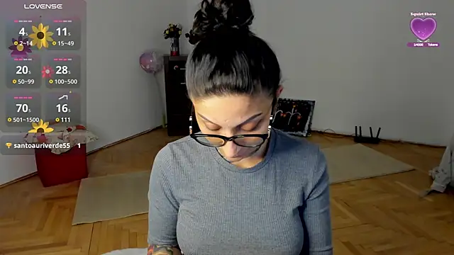 Lucky Deniz online show from 4, 3, 2025