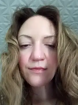 Snapshot of KattyLuuu chatting on 2, 4, 2026 KattyLuuu online show from 2, 4, 2026