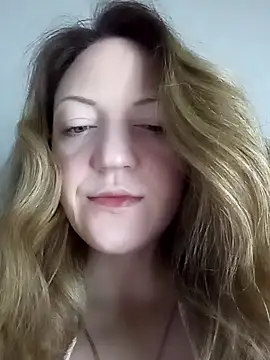 Snapshot of KattyLuuu chatting on 5, 4, 2026 KattyLuuu online show from 5, 4, 2026