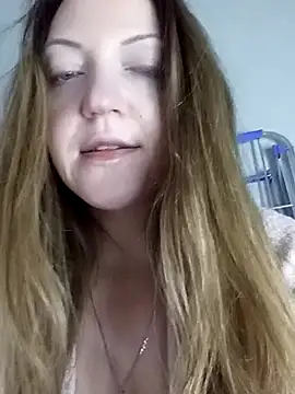 Snapshot of KattyLuuu chatting on 12, 4, 2026 KattyLuuu online show from 12, 4, 2026