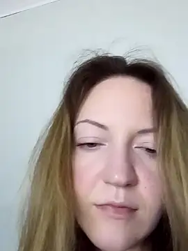 Snapshot of KattyLuuu chatting on 15, 4, 2026 KattyLuuu online show from 15, 4, 2026