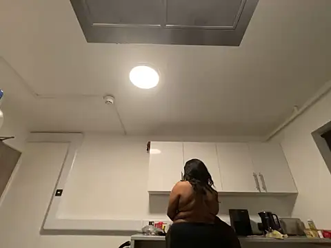 Snapshot of LavenderBuxton chatting on 13, 2, 2025 LavenderBuxton online show from 13, 2, 2025