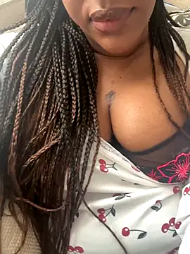 Snapshot of LavenderBuxton chatting on 22, 10, 2025 LavenderBuxton online show from 22, 10, 2025