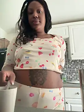 Snapshot of LavenderBuxton chatting on 7, 3, 2026 LavenderBuxton online show from 7, 3, 2026