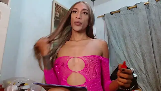 Snapshot of Dannacamilsaenz chatting on 5, 10, 2025 Dannacamilsaenz online show from 5, 10, 2025