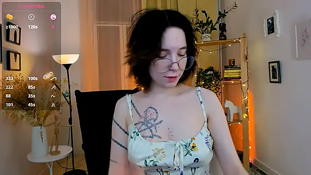 lilithlunna online show from 11, 1, 2025