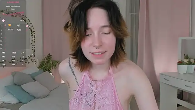 lilithlunna online show from 25, 1, 2025