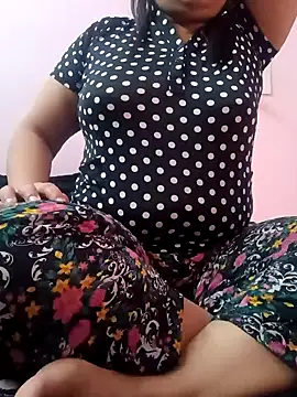 Snapshot of Housewife12 chatting on 18, 12, 2024 Housewife12 online show from 18, 12, 2024