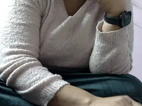 Snapshot of Housewife12 chatting on 6, 1, 2025 Housewife12 online show from 6, 1, 2025