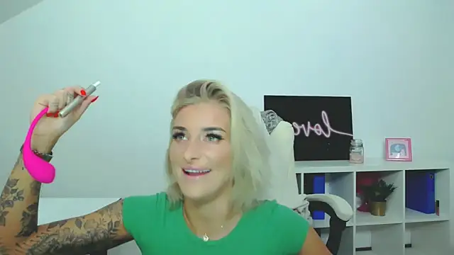 Lia Benini online show from 25, 1, 2025