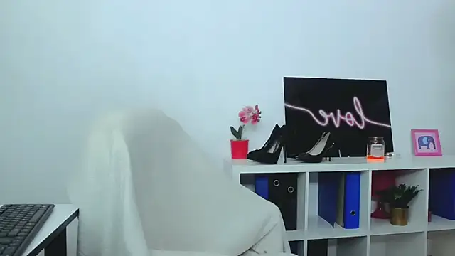 Lia Benini online show from 29, 1, 2025