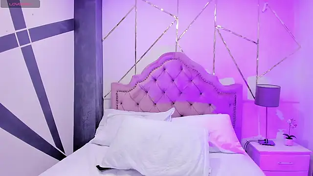 RoseCassie online show from 4, 1, 2025