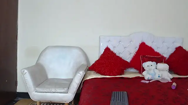 Mariana 16  online show from 7, 1, 2025