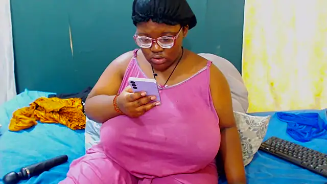 Snapshot of Damm_Bobbies chatting on 12, 4, 2026 Damm Bobbies online show from 12, 4, 2026