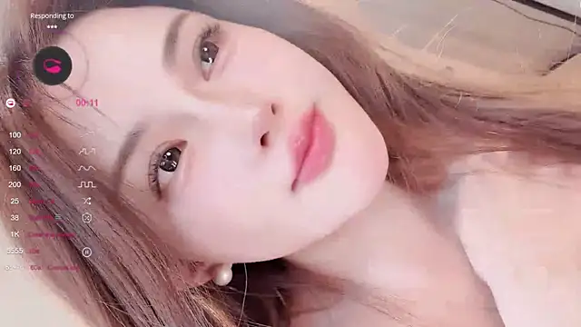 Snapshot of Irene--- chatting on 25, 4, 2026 Irene--- online show from 25, 4, 2026