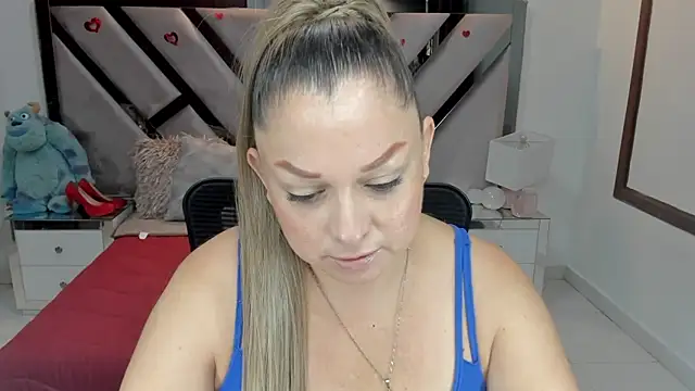 Snapshot of natalia5560 chatting on 22, 10, 2025 natalia5560 online show from 22, 10, 2025
