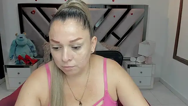 Snapshot of natalia5560 chatting on 23, 10, 2025 natalia5560 online show from 23, 10, 2025