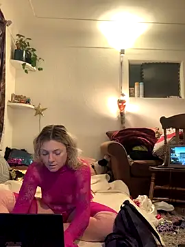 Snapshot of SilverandFox chatting on 31, 10, 2025 SilverandFox online show from 31, 10, 2025