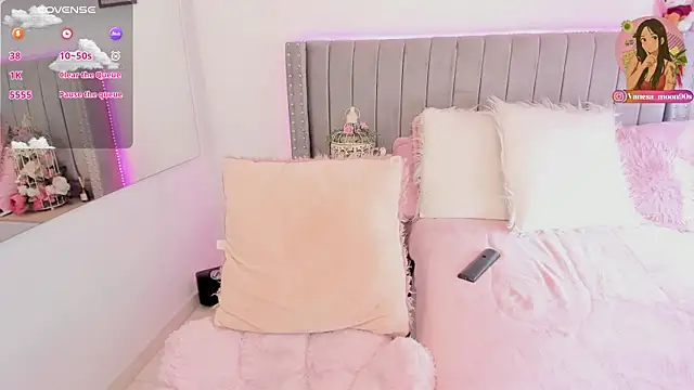 Snapshot of vanesa_moon__ chatting on 17, 5, 2026 vanesa moon online show from 17, 5, 2026