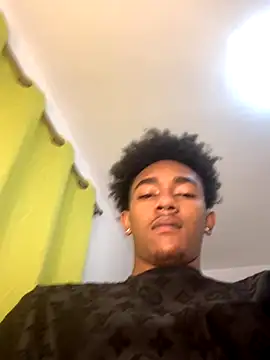 Snapshot of Boy_cock18 chatting on 30, 11, 2025 Boy cock18 online show from 30, 11, 2025